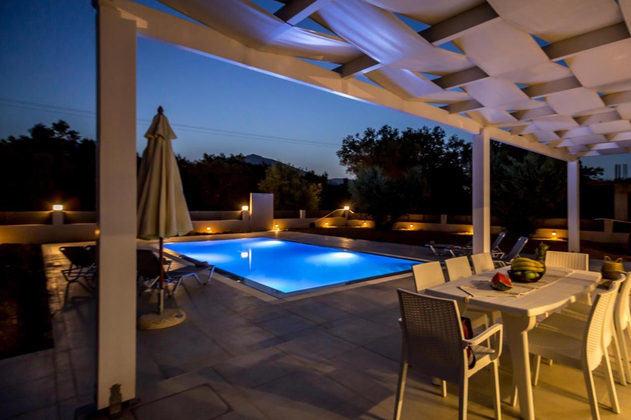 Villa Boviana With Private Swimming PoolAgios Sostis  エクステリア 写真