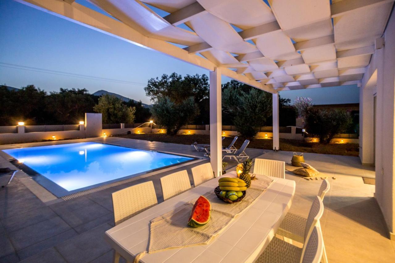 Villa Boviana With Private Swimming PoolAgios Sostis  エクステリア 写真