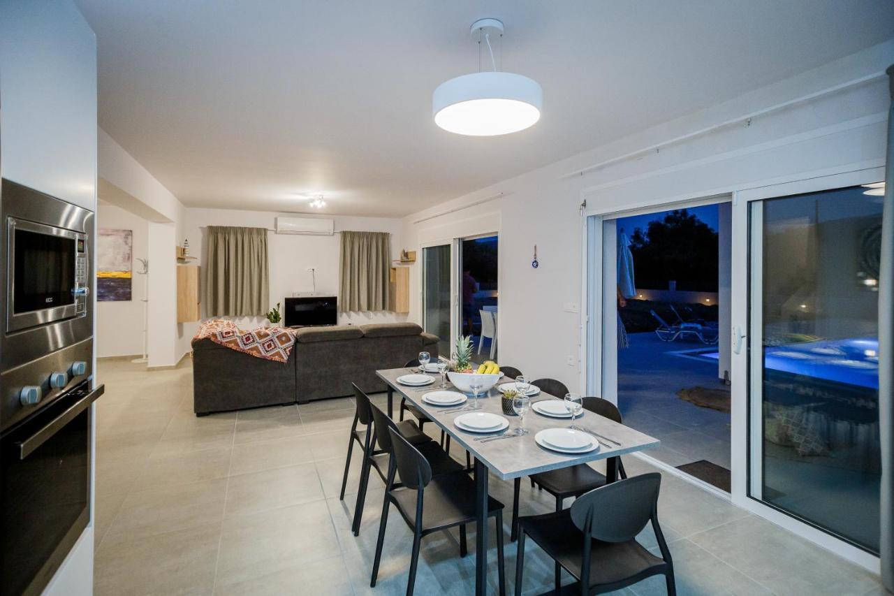 Villa Boviana With Private Swimming PoolAgios Sostis  エクステリア 写真